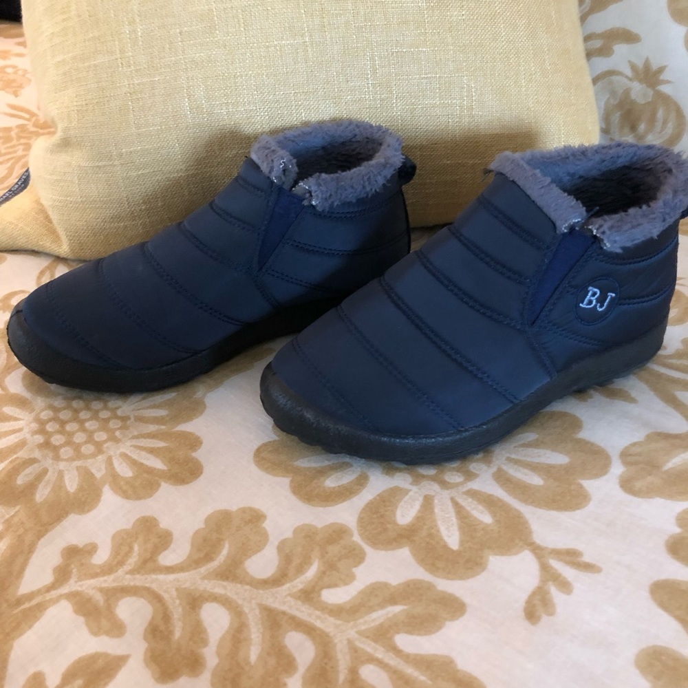NWOT BJ’s Women Warm Ankle Snow Boots Fur Lining Thickening Slip On Winter Shoes